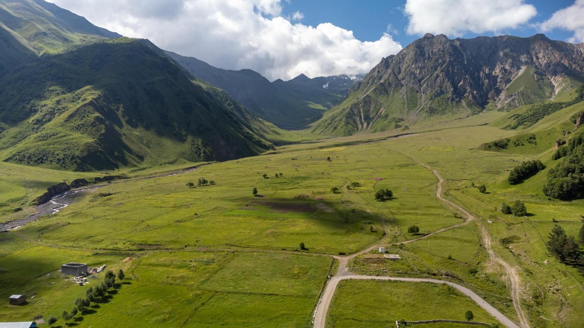 Terkhena Hotel Kazbegi Luaran gambar