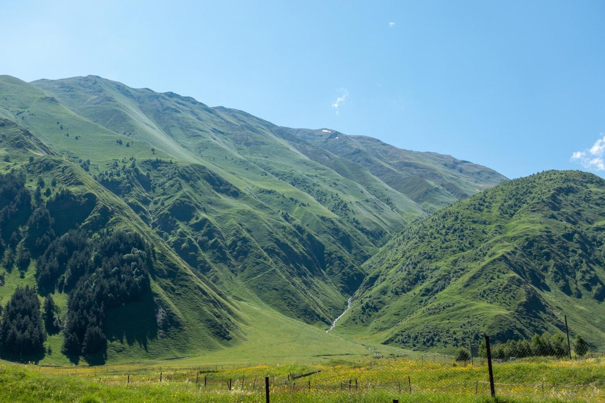 Terkhena Hotel Kazbegi Luaran gambar